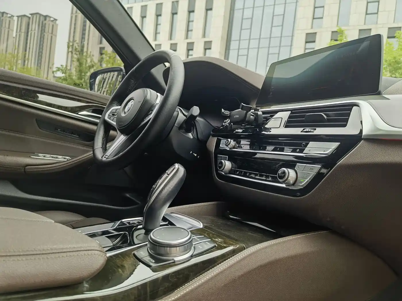 BMW 5 Series 2020 525Li M Sport Package фото 11
