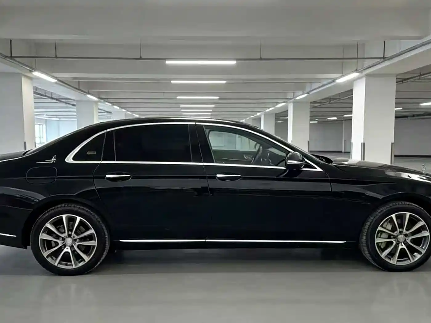 Mercedes-Benz E-Class 2016 E 300 L Luxury фото 3