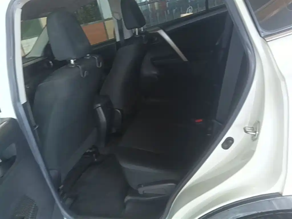 Toyota RAV4 Rongfang 2015 2.0L CVT 2WD Trend Edition фото 17