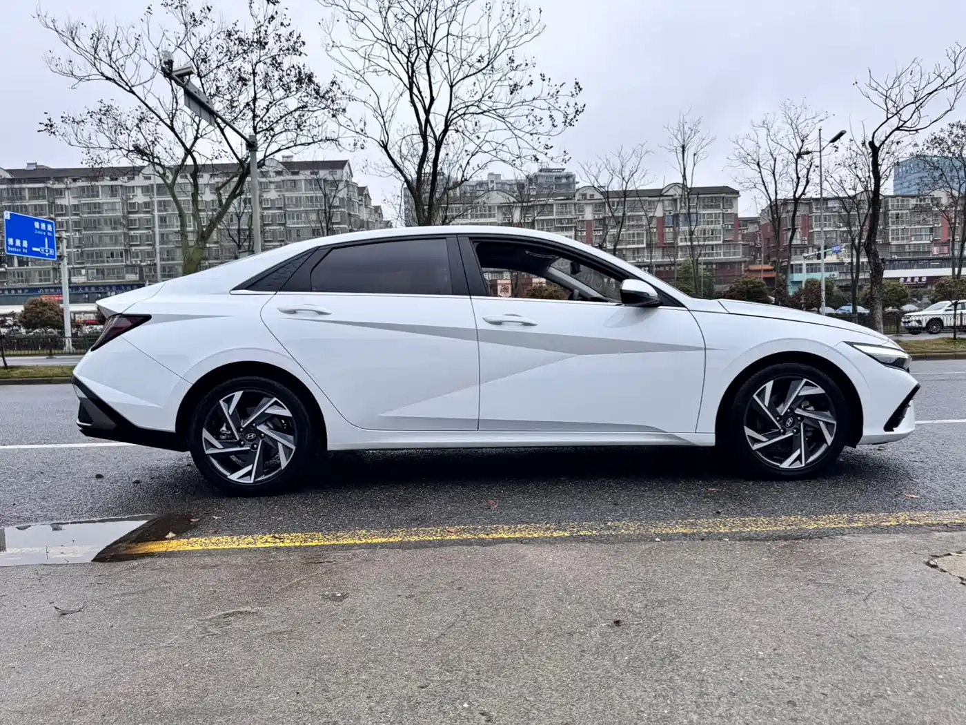 Hyundai Elantra 2023 1.5L CVT GLX Elite Edition фото 8
