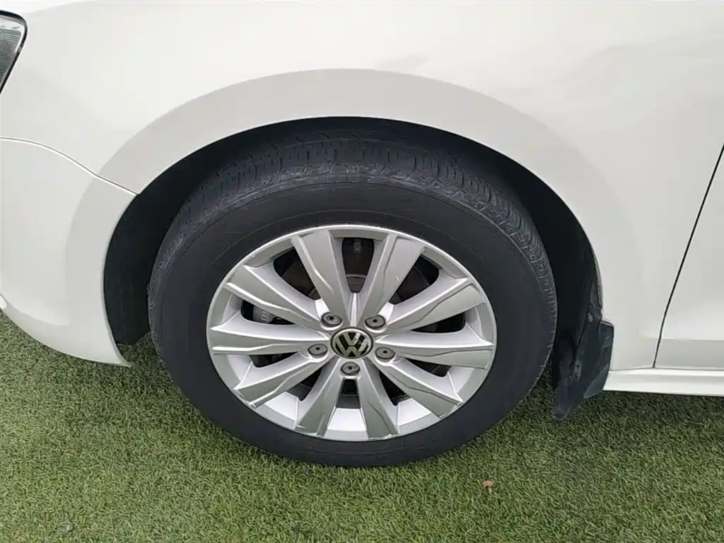Volkswagen Sagitar 2014 1.6L Automatic Comfort фото 22