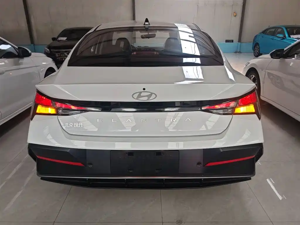 Hyundai Elantra 2023 1.5L CVT GLX Elite Edition фото 6