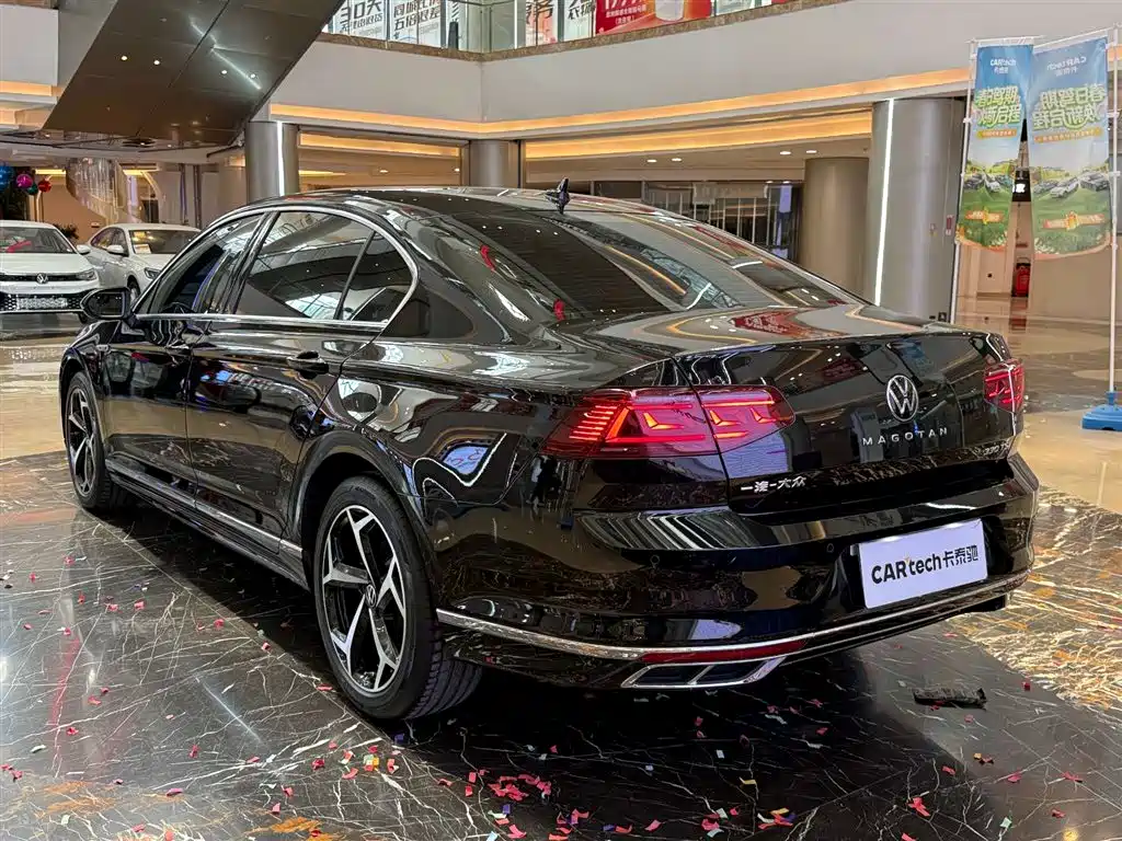 Volkswagen Magotan 2023 Model 2 Million Commemorative Edition 330TSI DSG Luxury фото 4