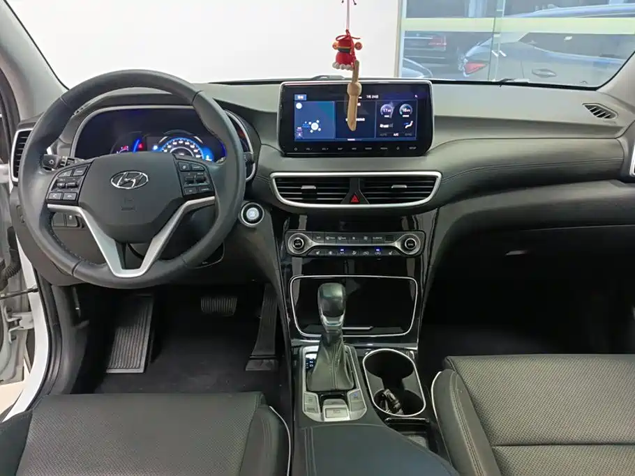 Фото 12 - Hyundai Tucson