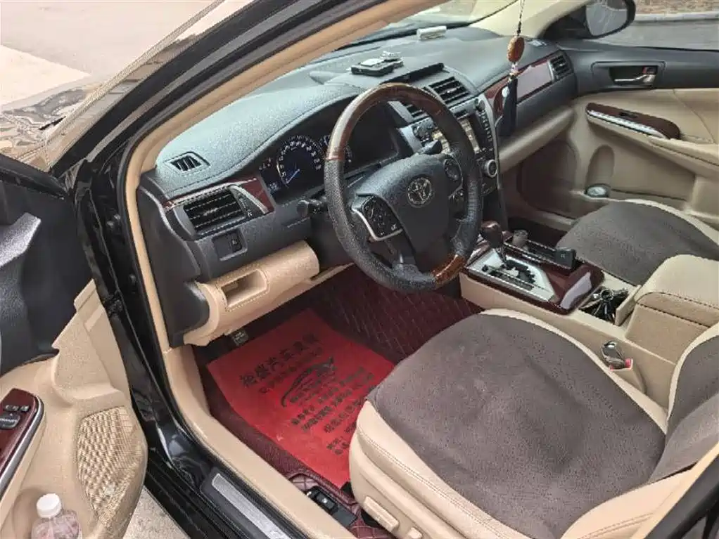 Toyota Camry 2012 2.5G Luxury Navigation Edition фото 8