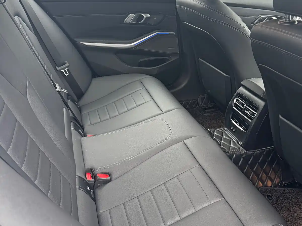 BMW 3 Series 2020 330i M Sport Blackout Package фото 16