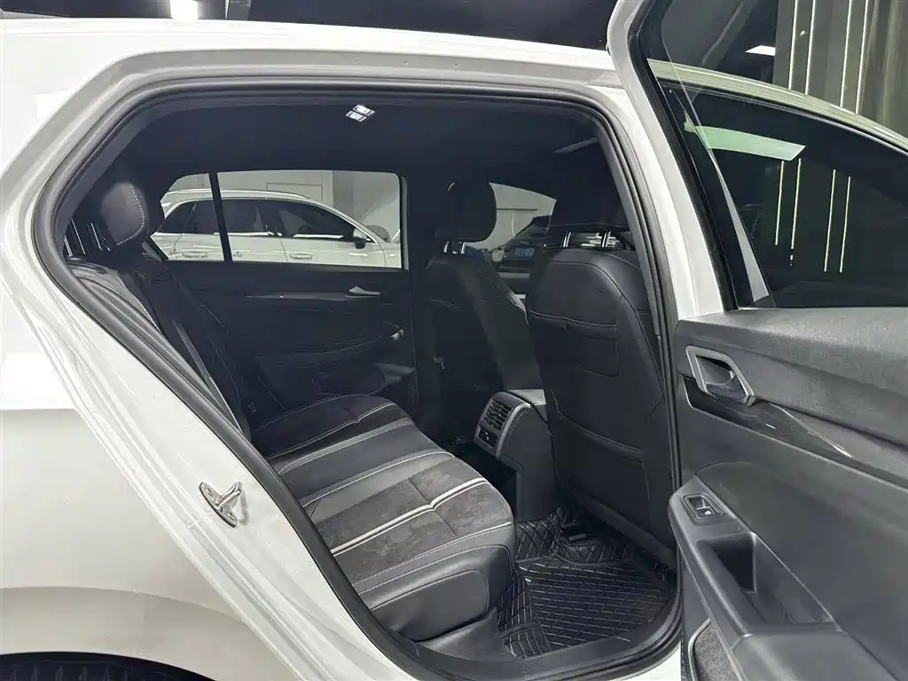Volkswagen Golf 2023 280TSI DSG R-Line Lite фото 17