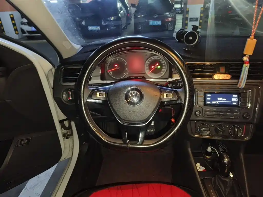 Volkswagen Santana 2016 1.6L Automatic Comfort Edition фото 3