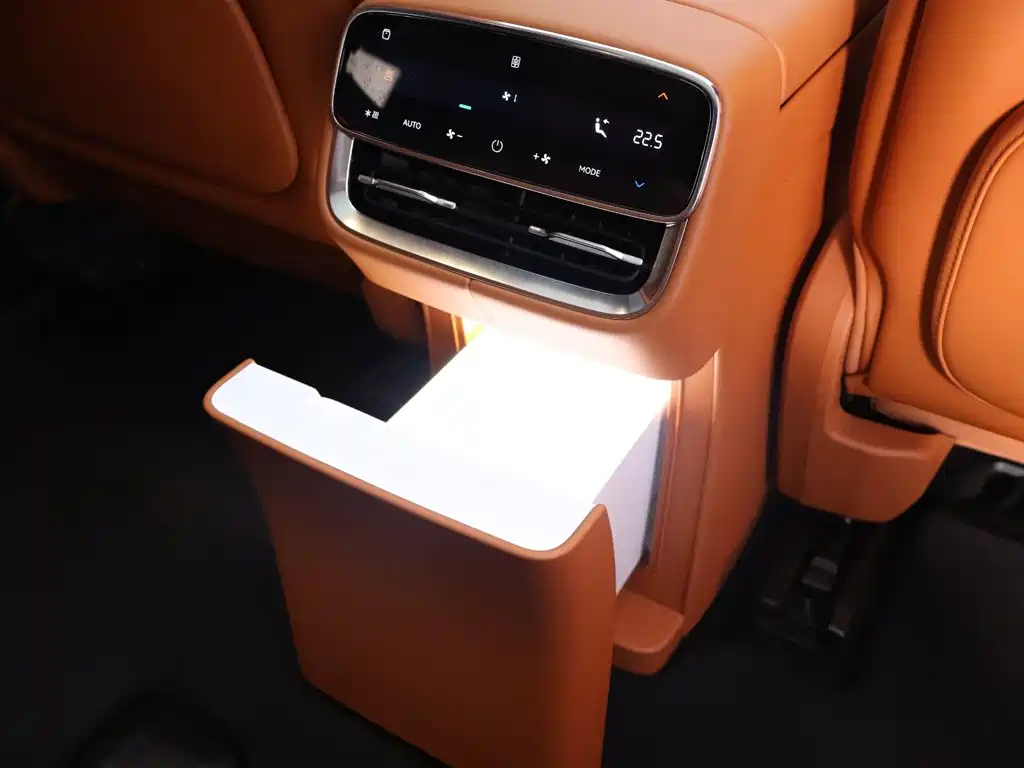 Aito AITO M8 2025 2025 Model Extended Range Max+ Edition 53.4kWh 6-Seater