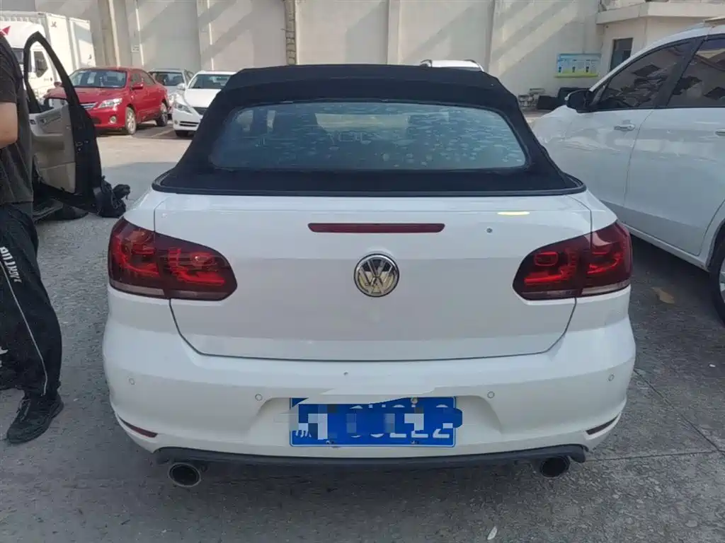 Volkswagen Golf (Import) 2012 1.4TSI Luxury Convertible Edition фото 9