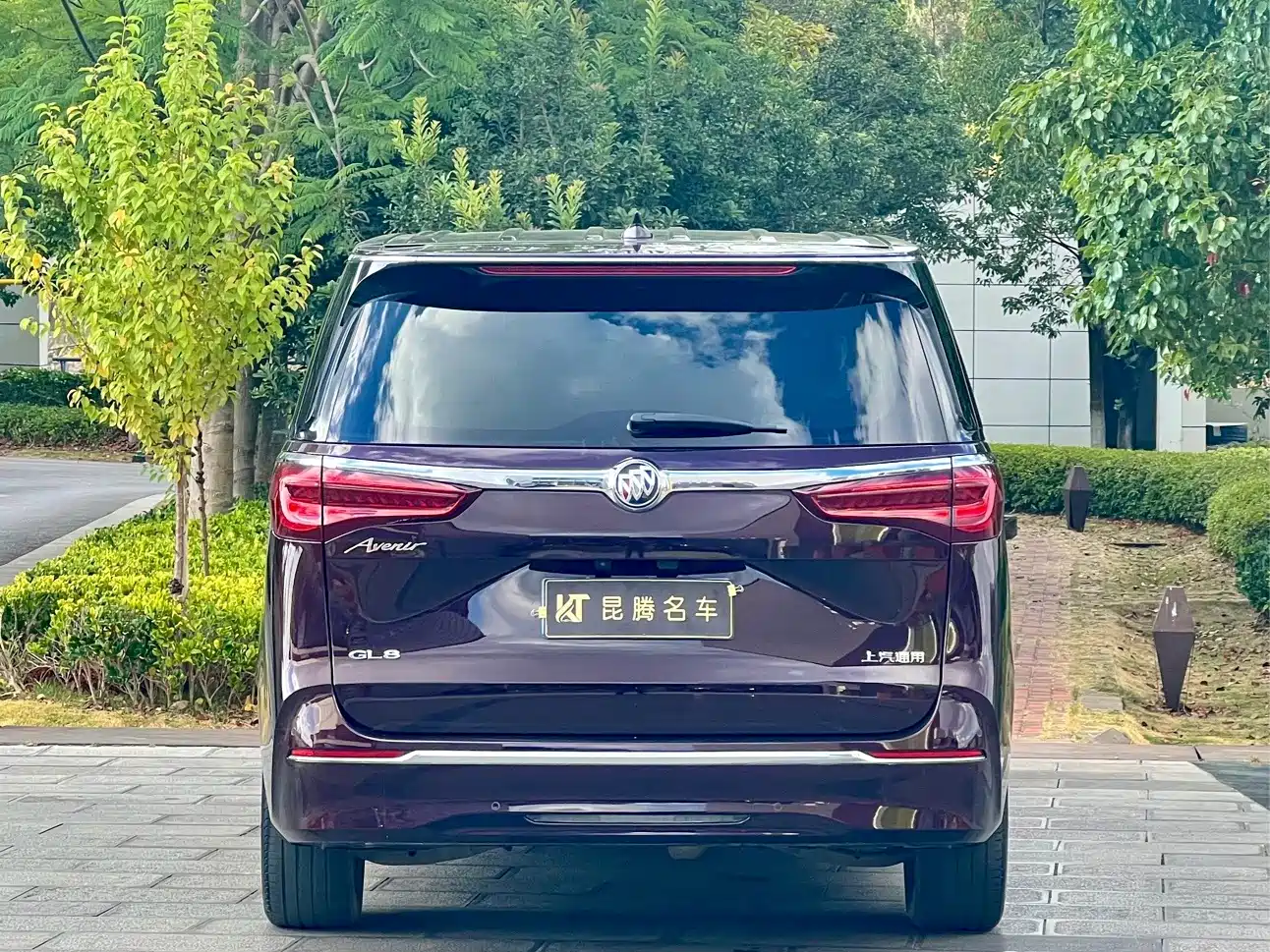 Photo 5 - Buick GL8