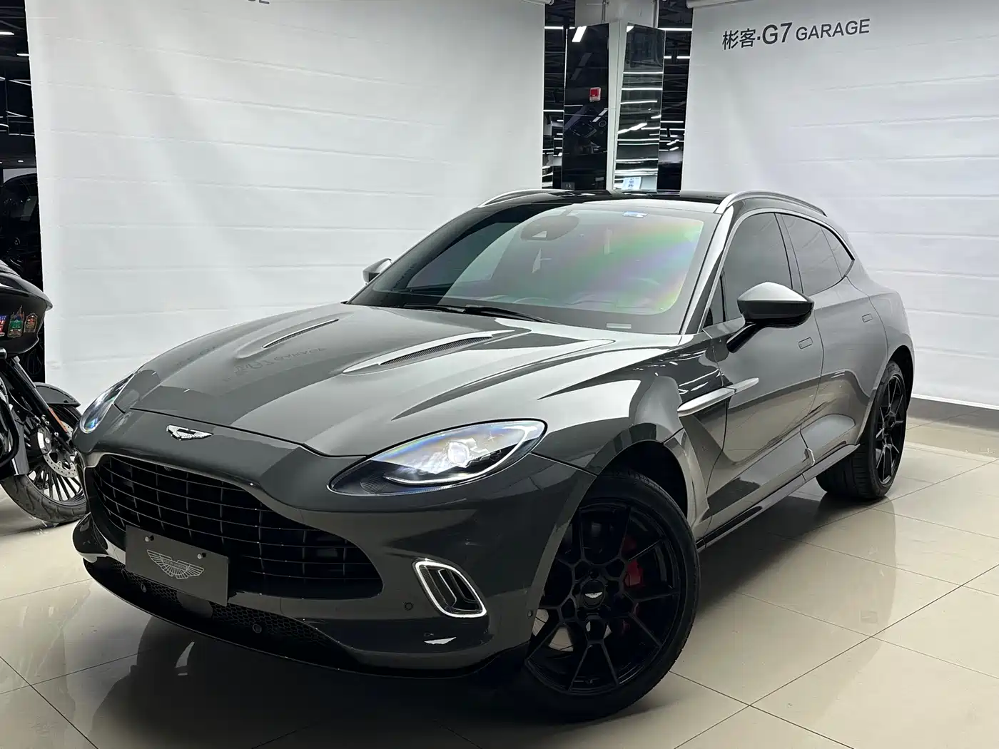 ASTON MARTIN DBX