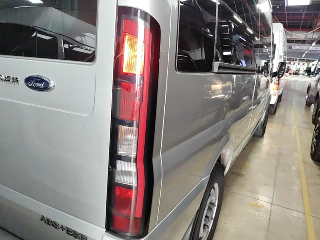 Фото 8 - Ford New Generation Transit