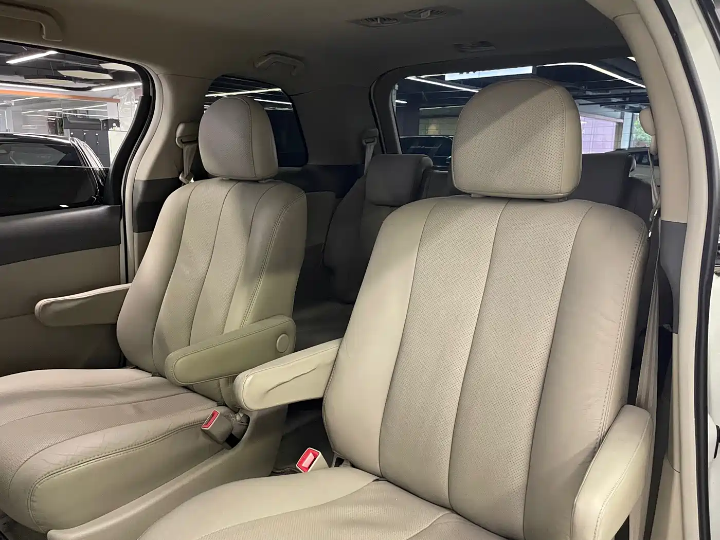 BYD M6 2014 2013 2.4L Automatic Premium
