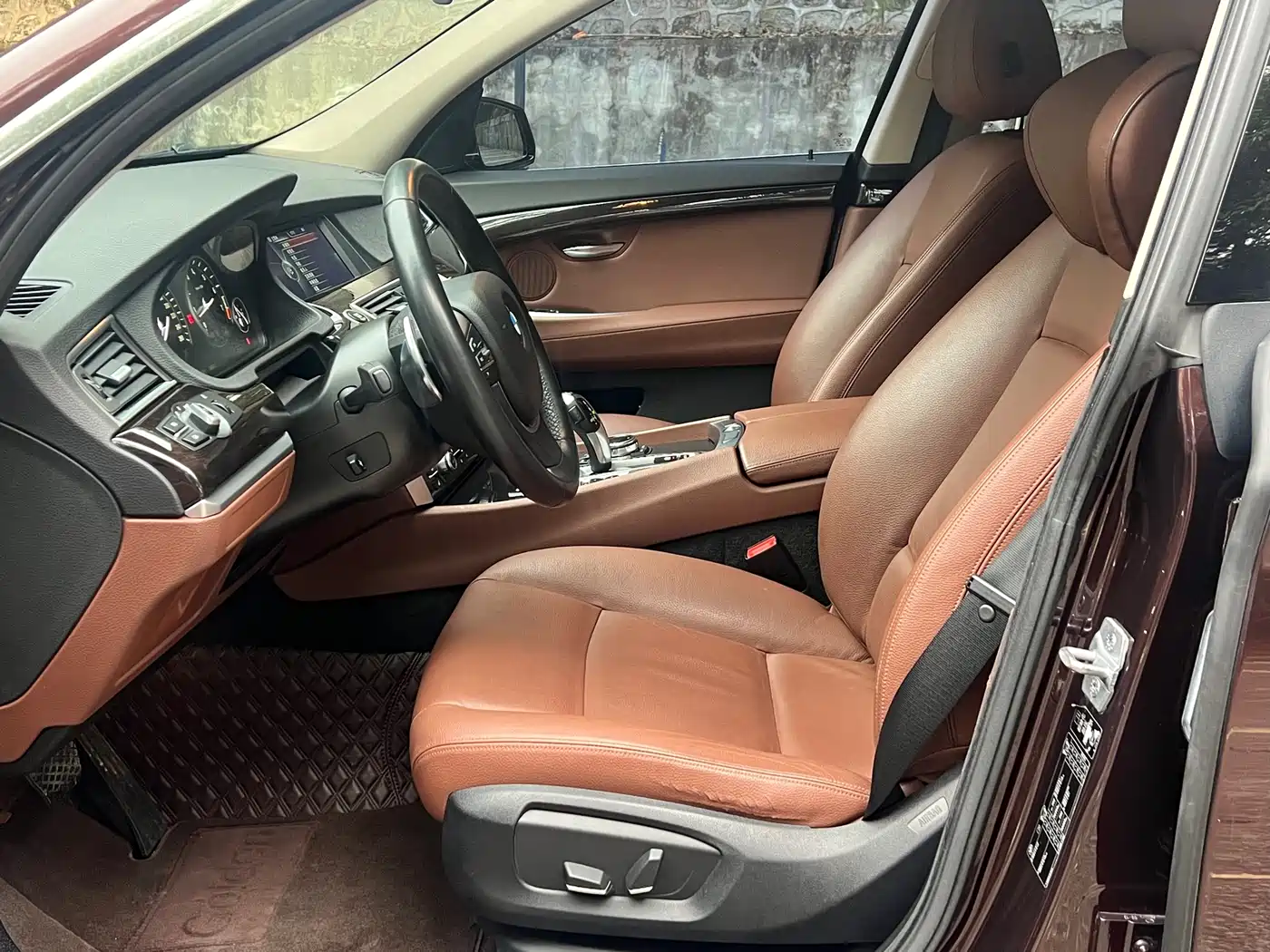 BMW 5 Series GT 2014 535i Leading фото 19