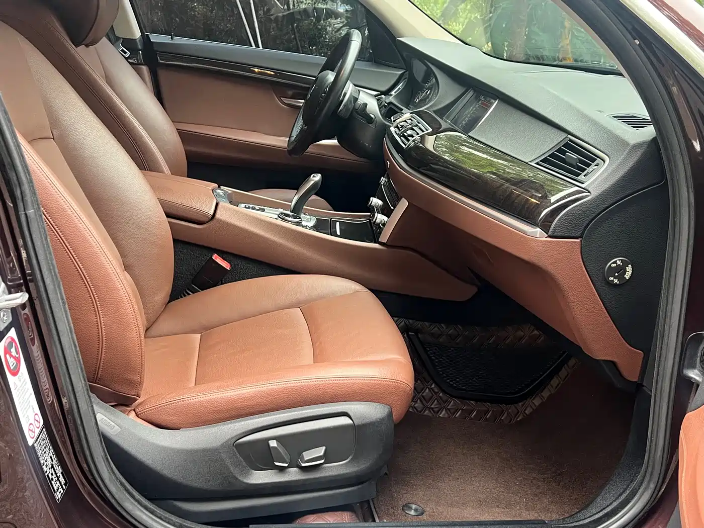 BMW 5 Series GT 2014 535i Leading фото 18