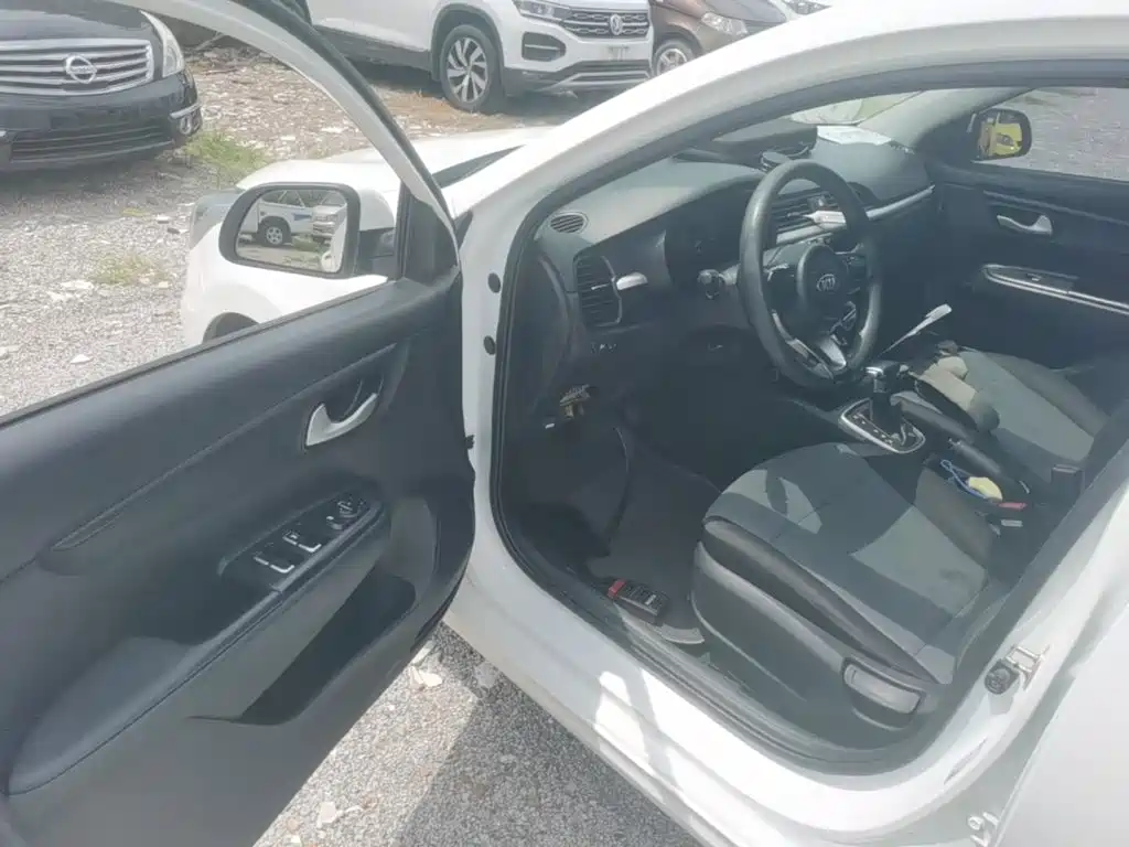 Kia K2 2017 2017 Sedan 1.4L AT GLS