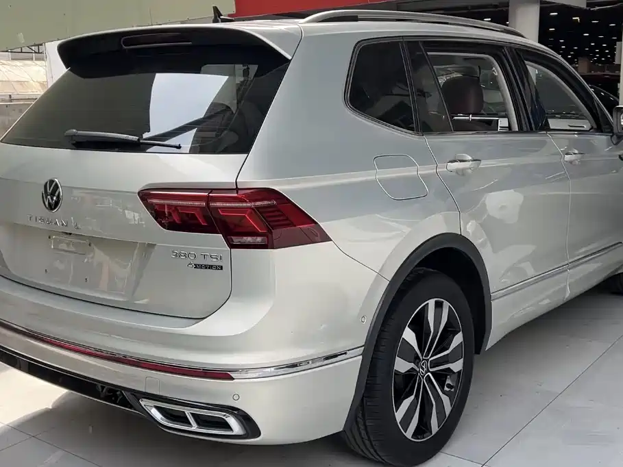 Volkswagen Tiguan L 2023 Facelift 380TSI Automatic 4WD R-Line Flagship Edition 7-Seater фото 4