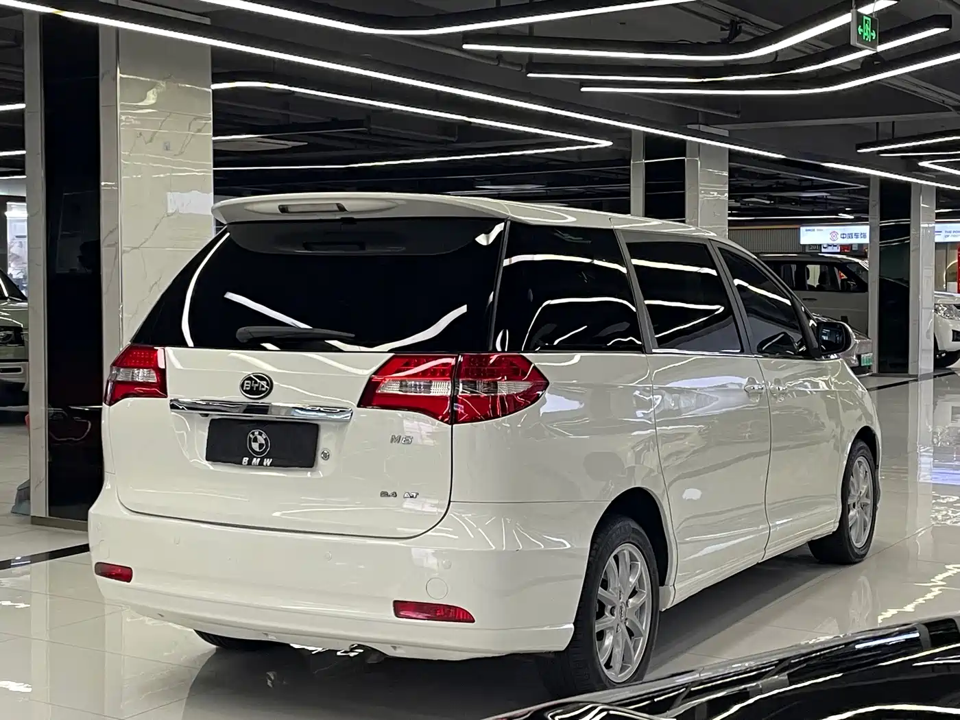 BYD M6 2014 2013 2.4L Automatic Premium