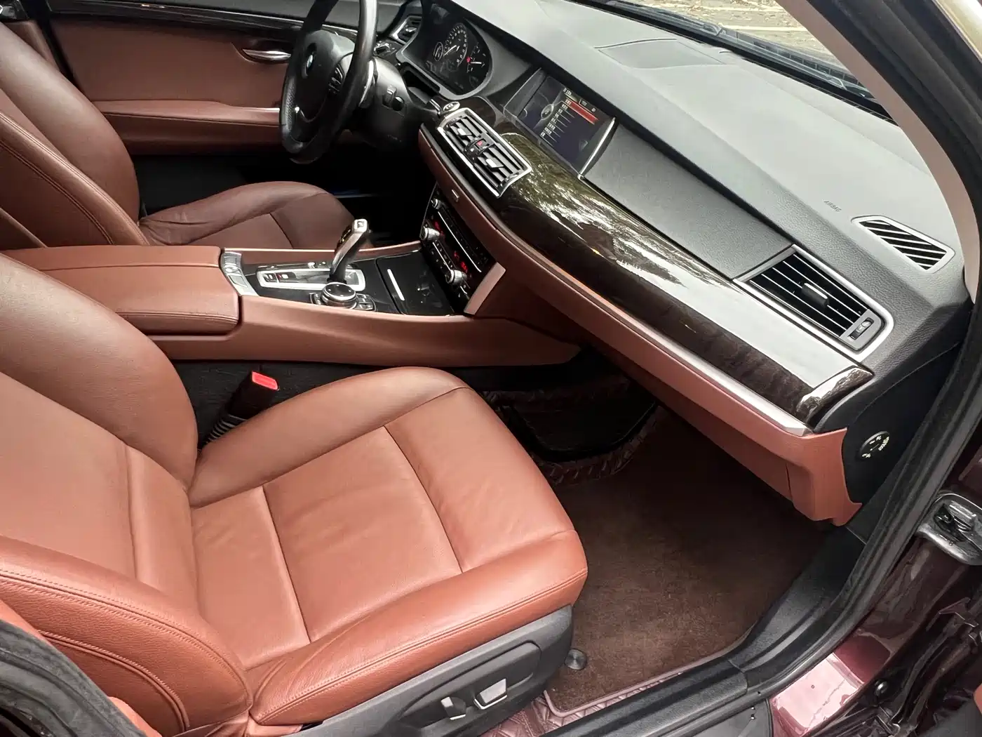 BMW 5 Series GT 2014 535i Leading фото 16