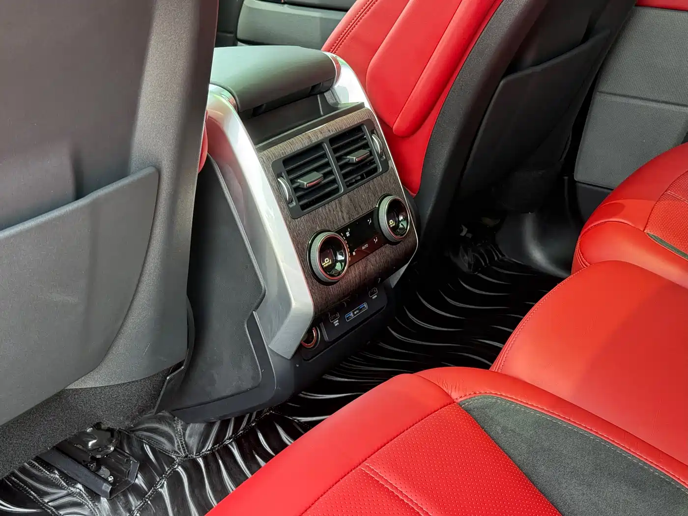 Land Rover Range Rover Sport 2022 3.0 L6 Gloss Black Edition фото 20