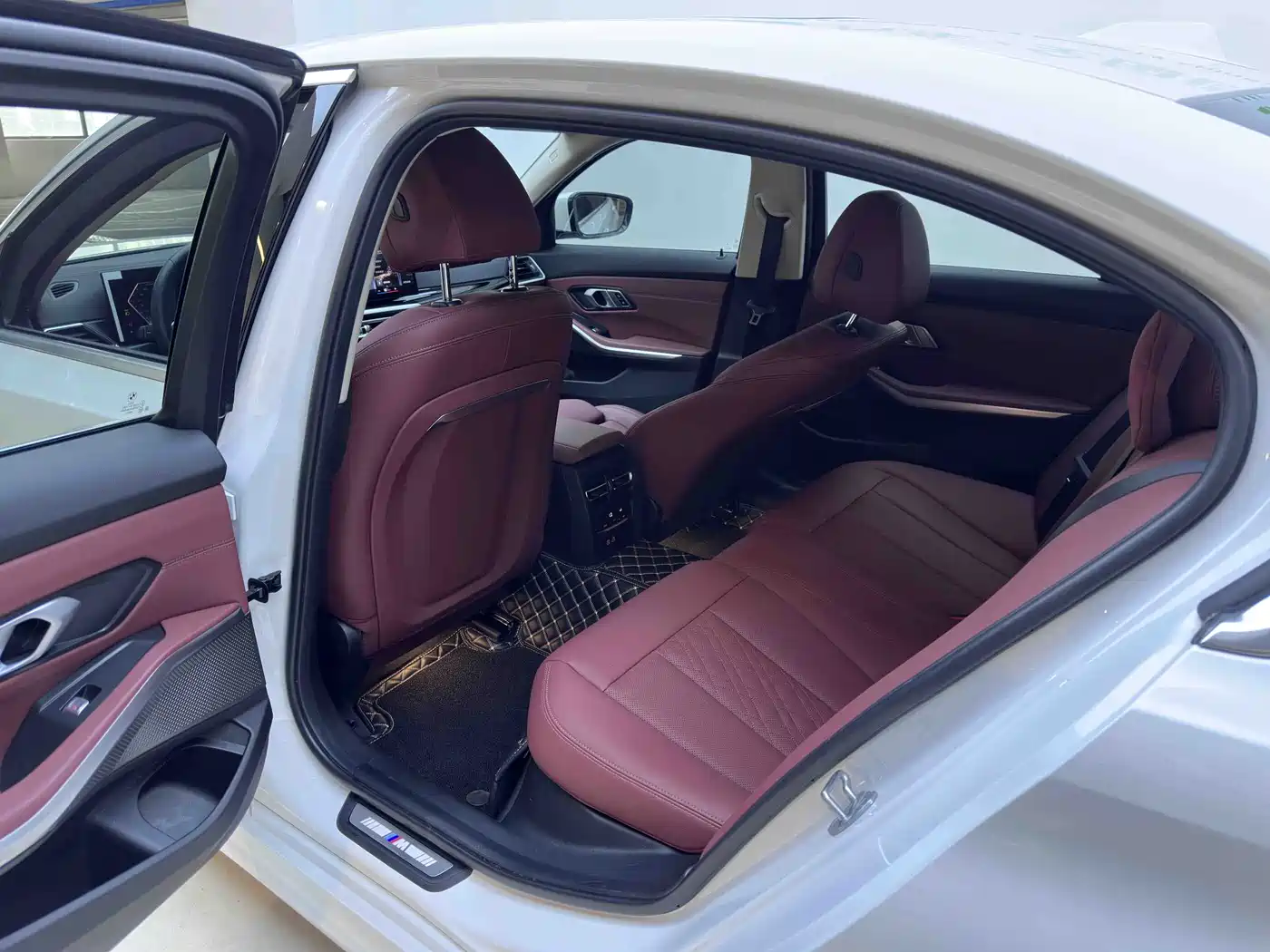 BMW 3 Series 2023 320Li M Sport Package фото 10