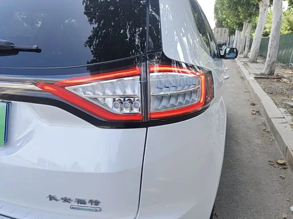 Фото 8 - Ford Edge