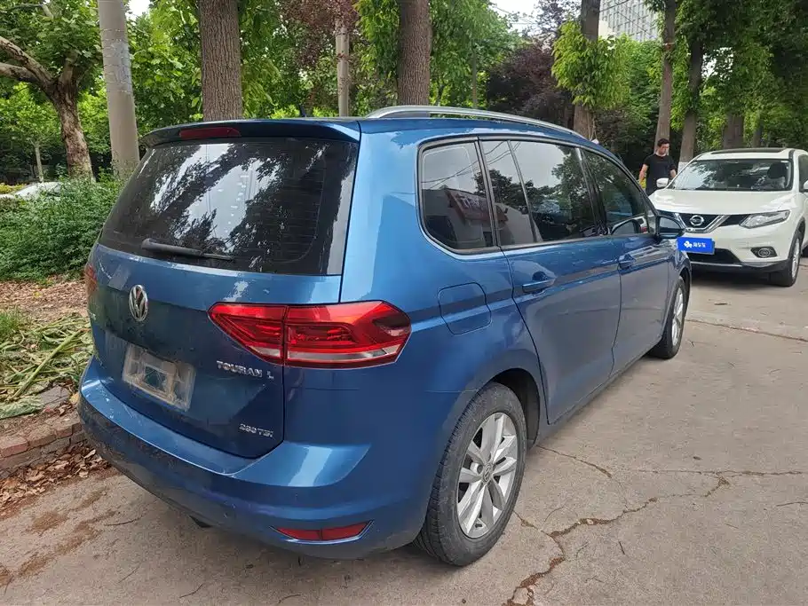 Volkswagen Touran 2018 Touran L 280TSI DSG Comfort 7-seater China V фото 3