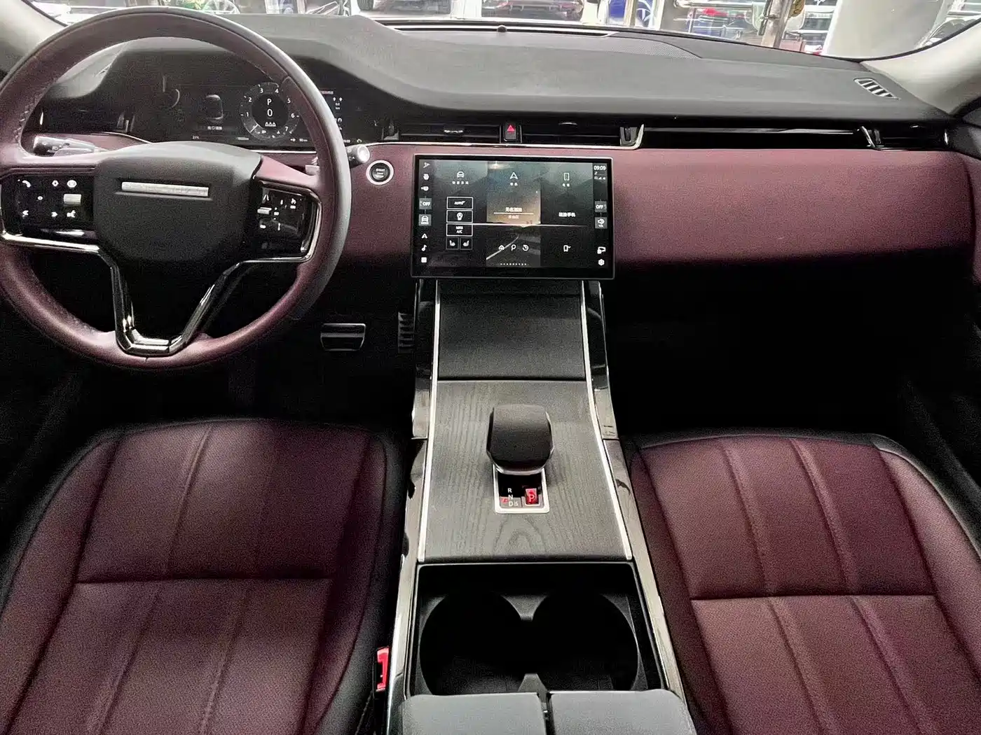 Land Rover Range Rover Evoque 2024 Range Rover Evoque L 249PS Light Master Edition фото 5