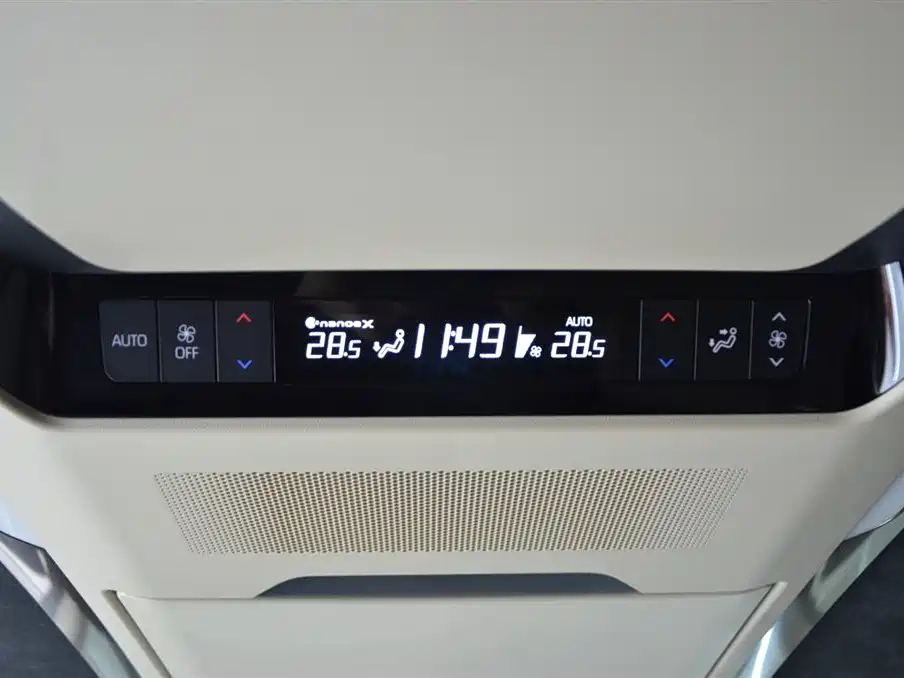 Toyota Vellfire 2025 Crown Hybrid 2.5L Ink Gold Edition фото 16