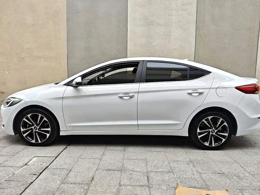 Hyundai Elantra 2016 Model 1.6L Automatic Smart Elite фото 5