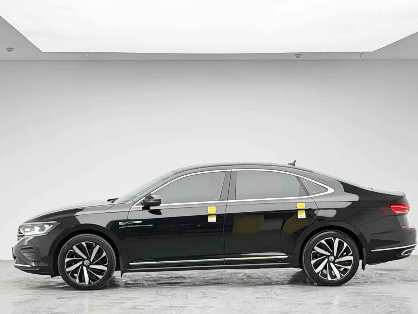 Volkswagen Passat 2024 380TSI Elite Edition фото 12