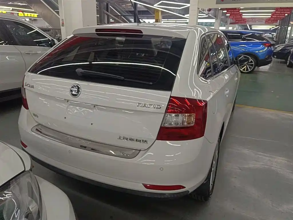 Škoda Skoda Rapid Spaceback 2018 1.6L Manual Comfort фото 7