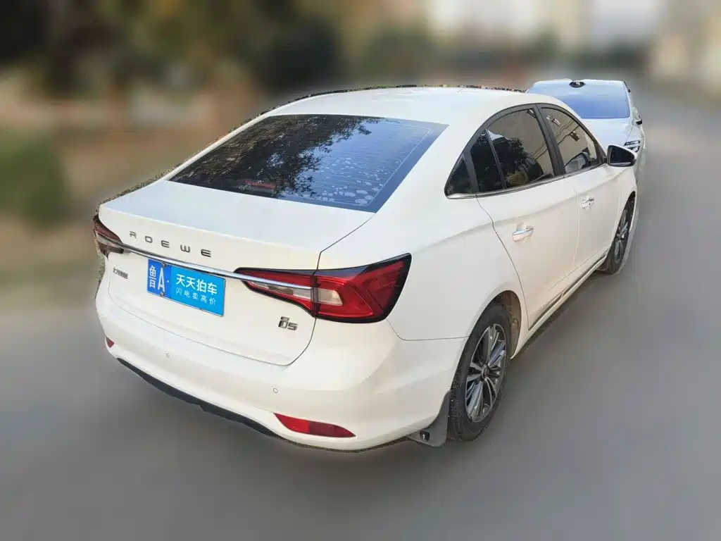 Фото 2 - Roewe i5
