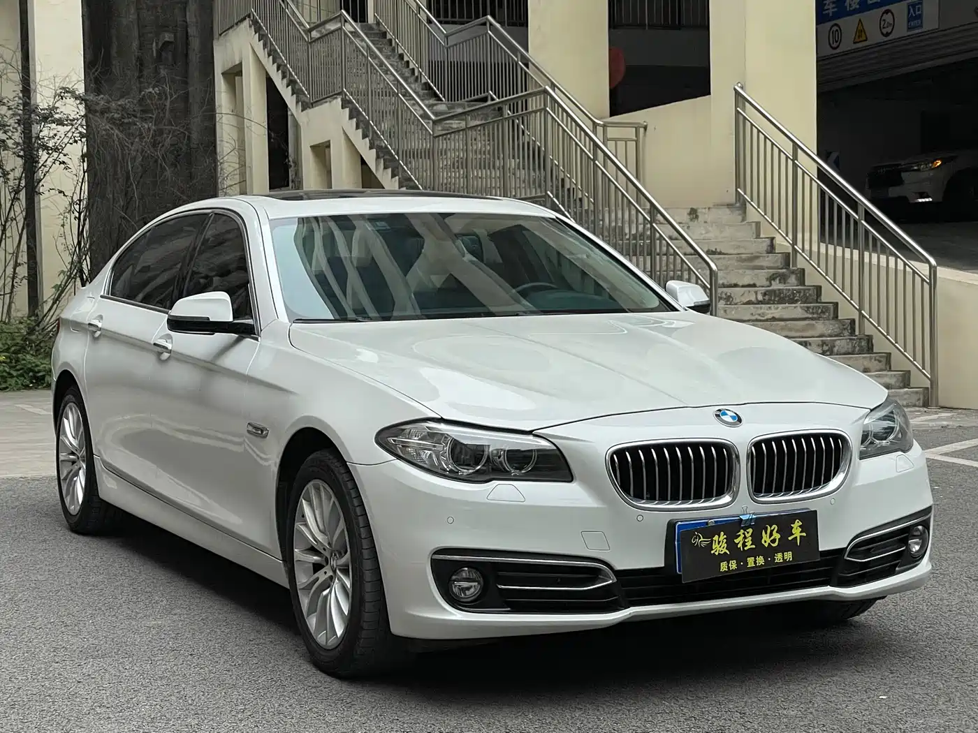 BMW 5 Series 2014 525Li Luxury Design Package фото 3