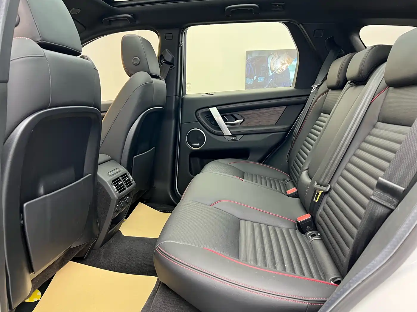 Land Rover Discovery Sport 2022 Model Facelift 249PS R-Dynamic SE Performance Tech Edition 5-seater фото 9