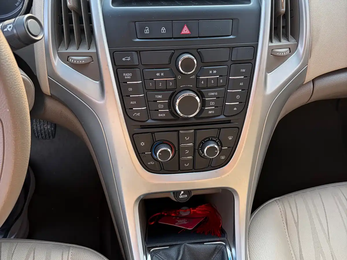 Buick Excelle 2013 Model GT 1.6L Manual Comfort фото 16