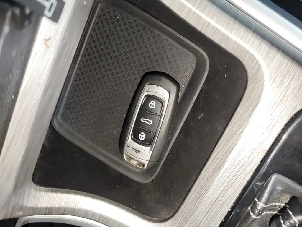 Фото 9 - Geely Vision X3