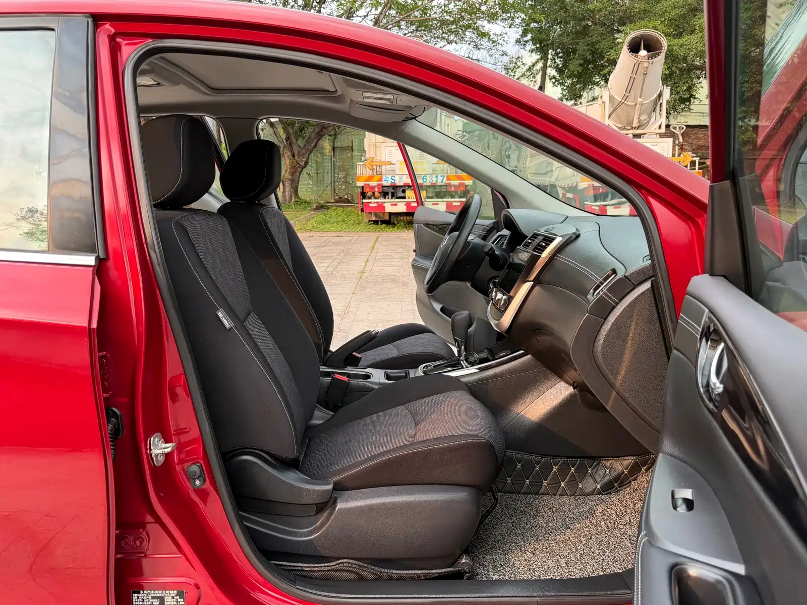 Photo 11 - Nissan Tiida