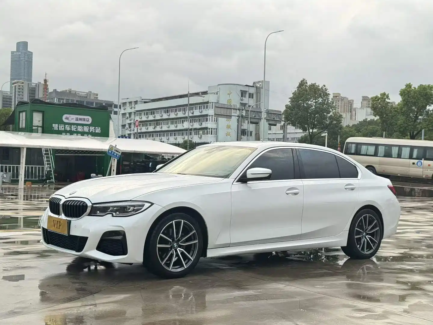 Photo 3 - BMW 3 Series