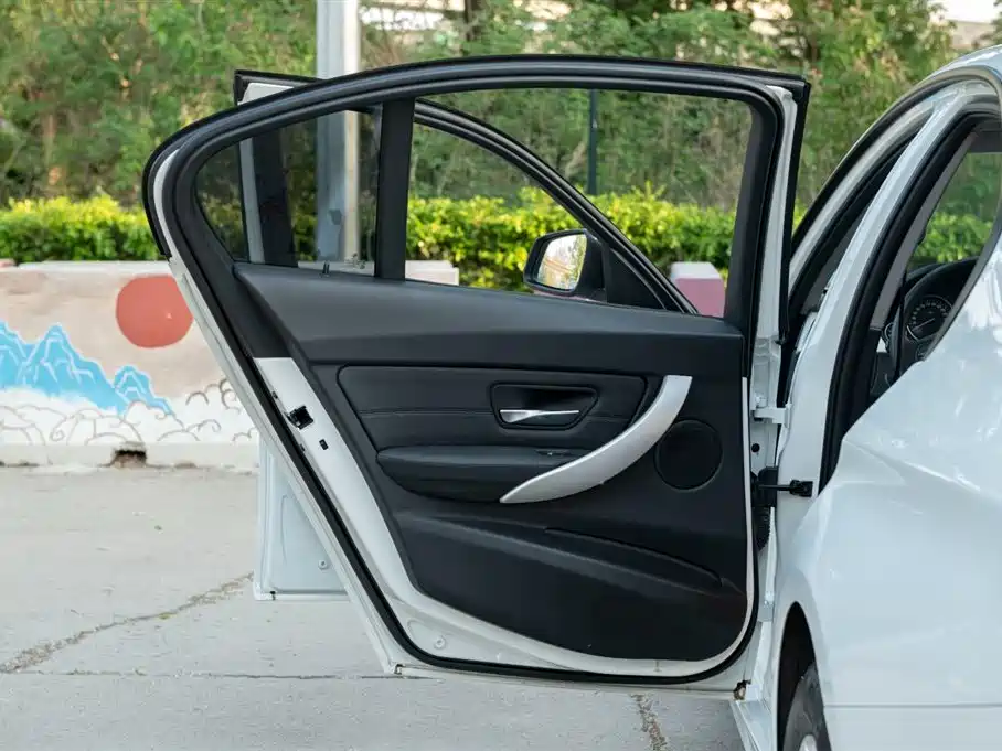 BMW 3 Series 2014 320i Fashion фото 46