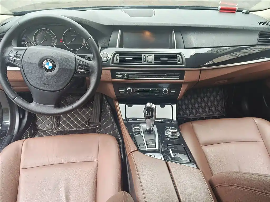 BMW 5 Series 2014 520Li Elegance фото 8