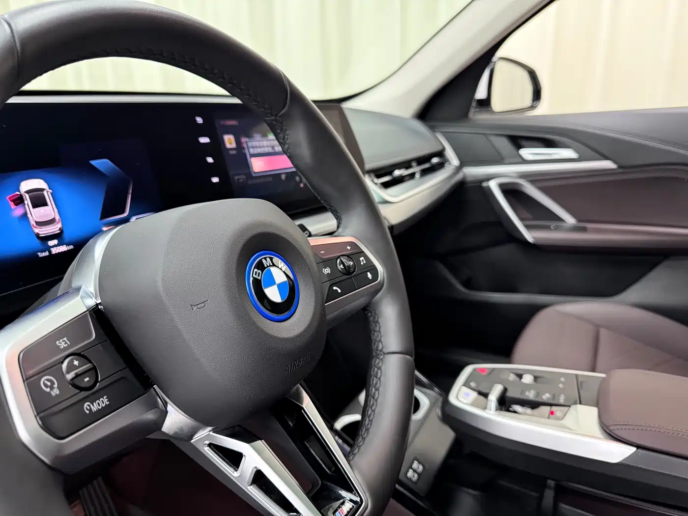 BMW iX1 2023 eDrive25L M Sport Package фото 9