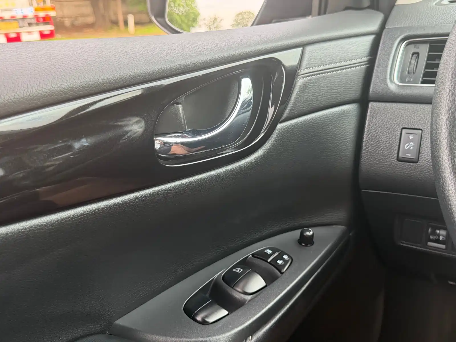 Photo 10 - Nissan Tiida
