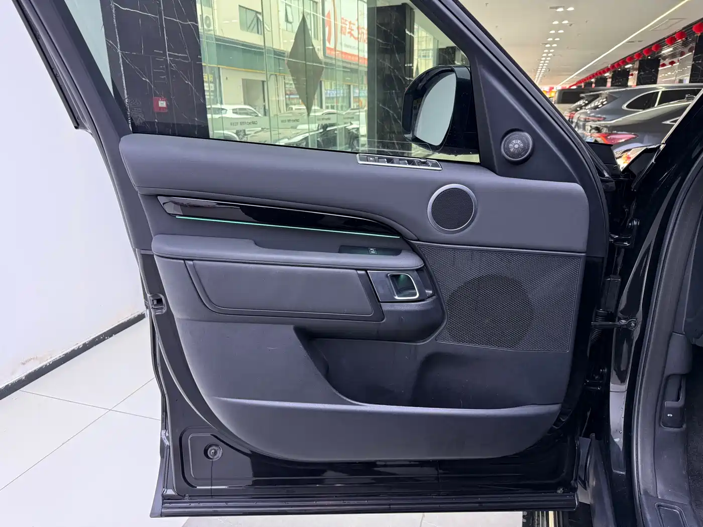 Land Rover Discovery 2019 2.0T SE фото 9