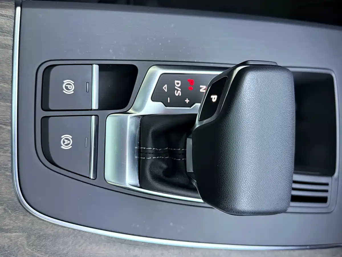Audi Q5L 2023 40T Luxury Elegance фото 11