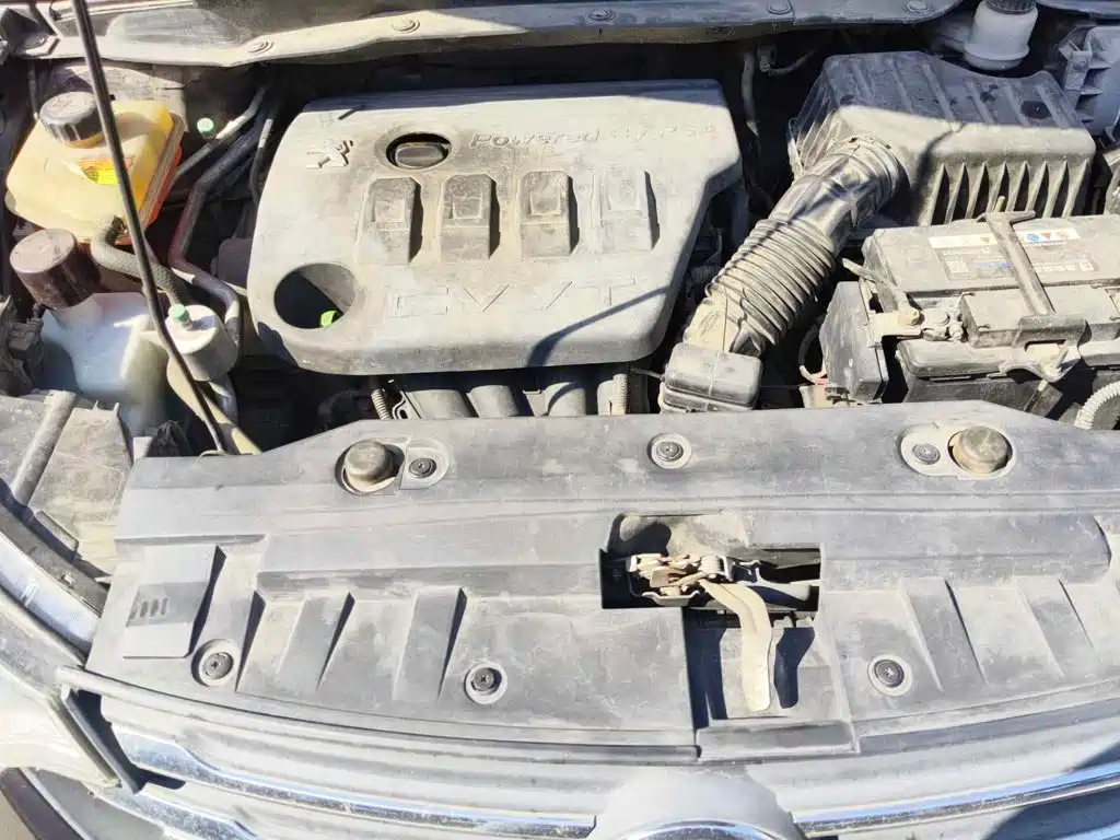 Dongfeng Aeolus Dongfeng Fengshen AX7 2015 2015 2.3L Automatic Premium