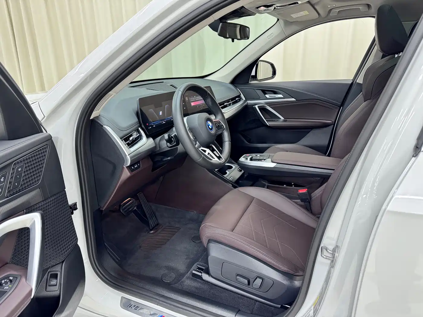 BMW iX1 2023 eDrive25L M Sport Package фото 5