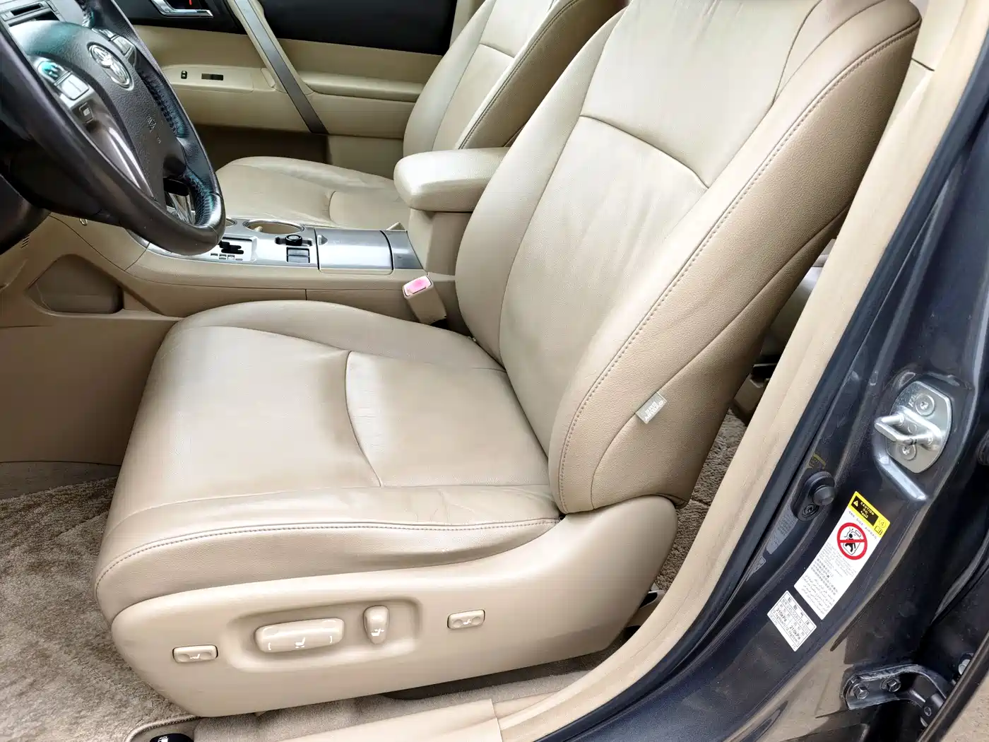 Toyota Highlander 2011 2.7L 2WD 7-seat Luxury фото 20