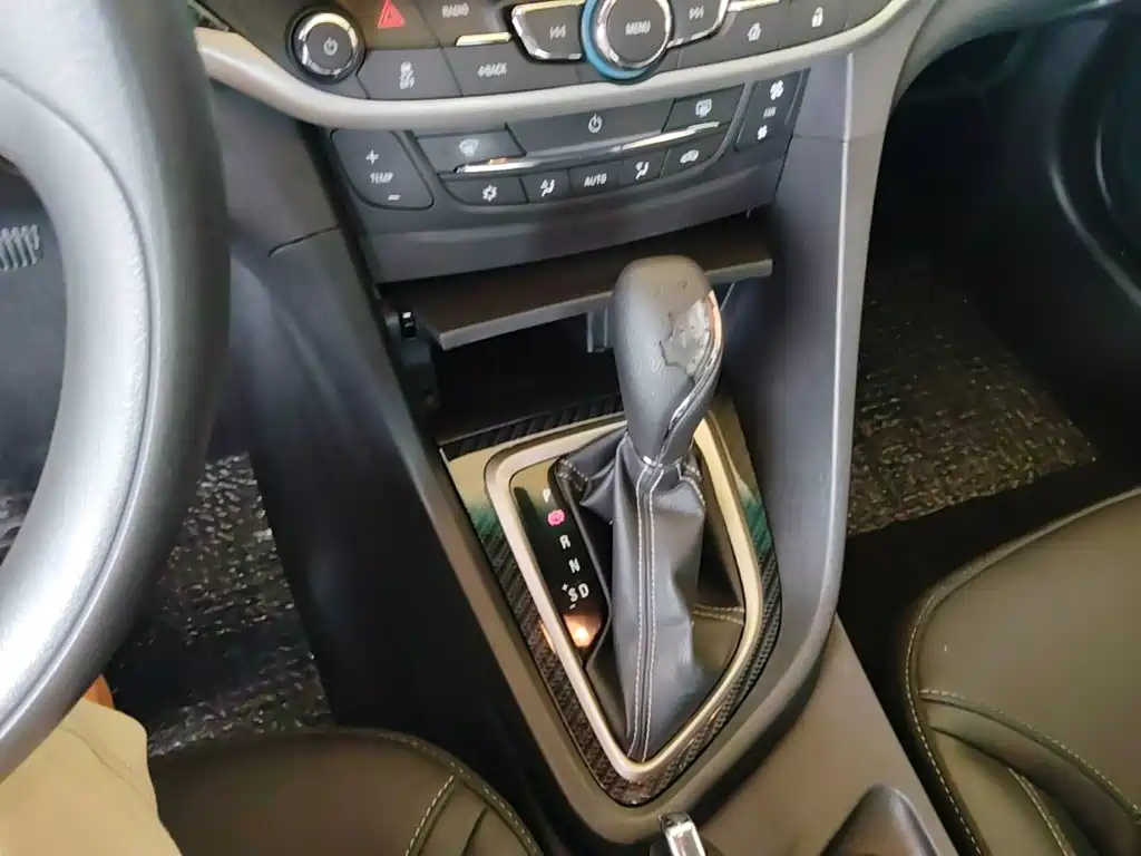 Фото 14 - Buick Excelle